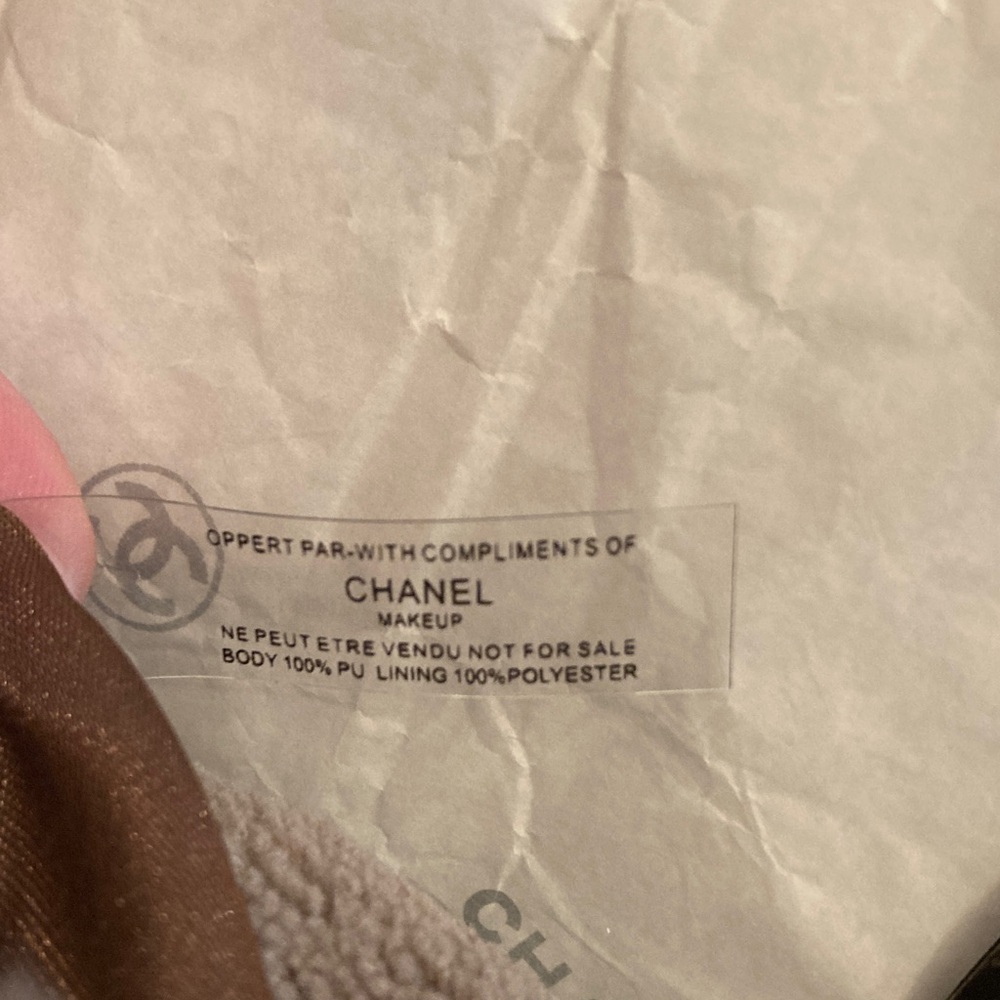 Chanel Makeup/Beaute Precision Adjustable Crossbody “Terry/Teddy” Bag NIP - Picture 8 of 11